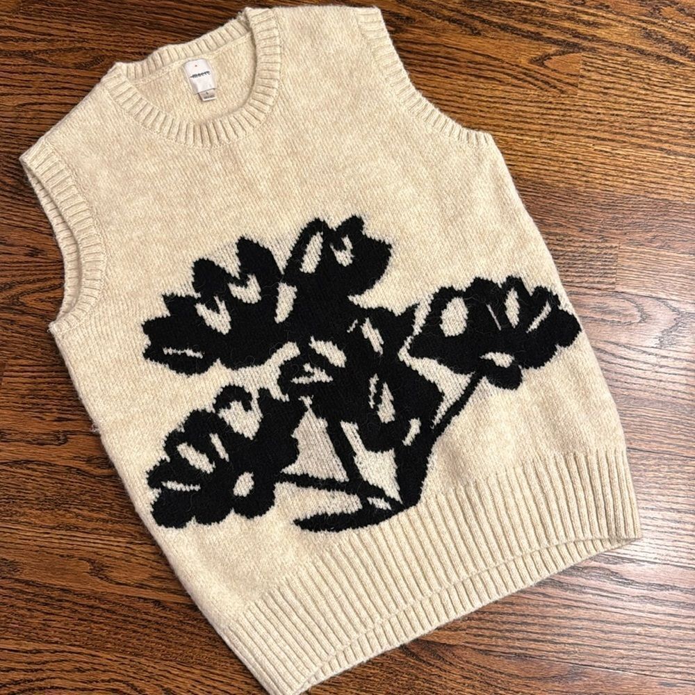 Maeve Graphic Flower
Sweater Vest by Anthropologie - Picture 5 of 8